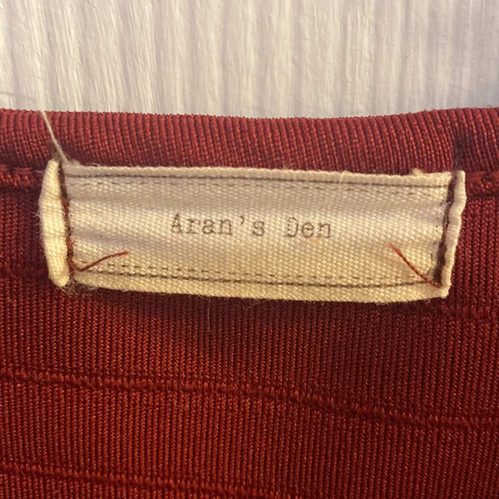 ARAN’S DEN MAROON DRESS - Picture 4 of 4